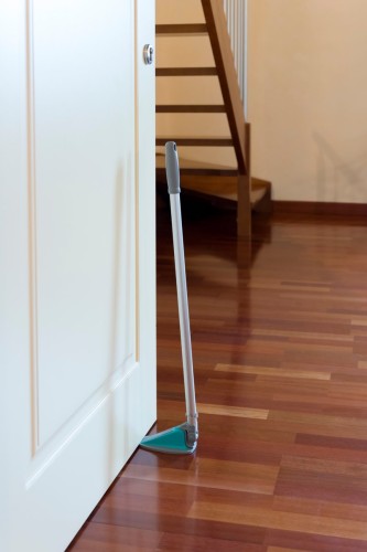 Klin stoper stopka blokada do drzwi TTS z uchwytem 70cm – aranżacja